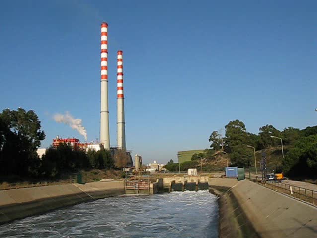 Electric powerplant with high chimneys