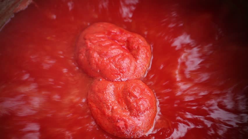 Farm tomato juice cooking. 