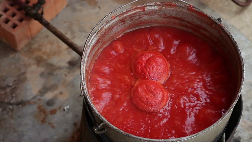 Farm tomato juice cooking. 