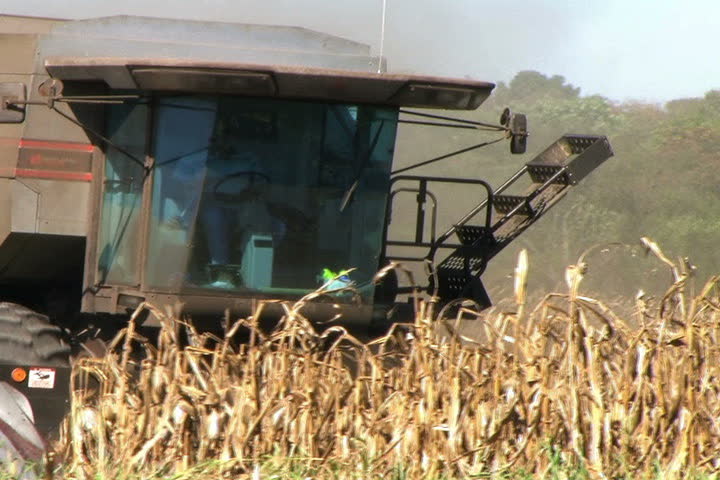 Combine Farming Corn 02 - audio from external microphone. 