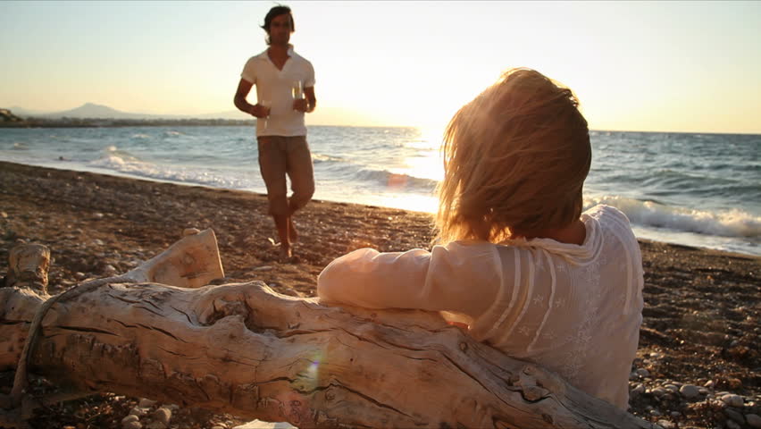 couple drinking champagne in the sunset