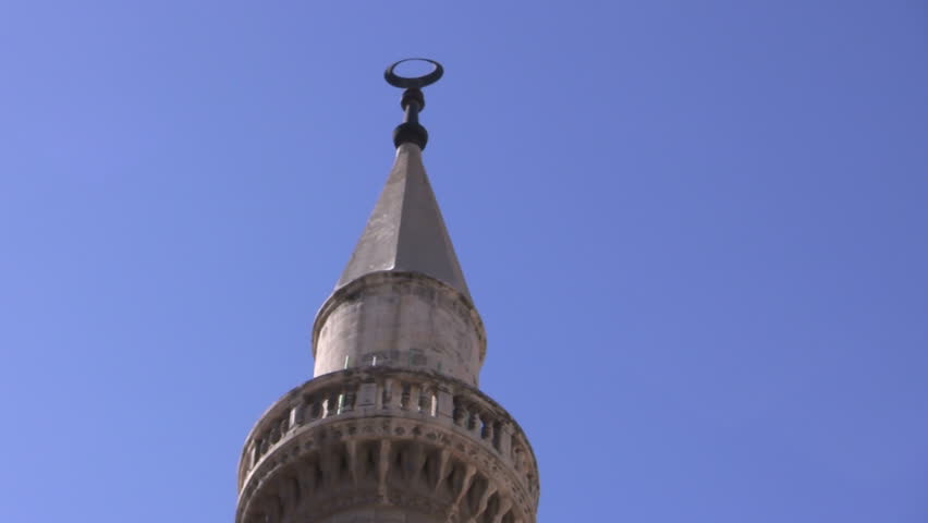 AMMAN - JUNE 10:  AL HUSSEINI MOSQUE, ON JUNE 10, 2009 IN AMMAN, JORDAN. the Minaret of Husseini Mosque in Amman city