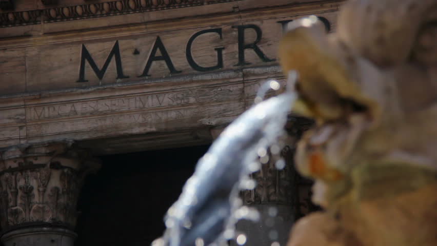 Beautiful shot of the Pantheon in Rome with a fountain in the foreground