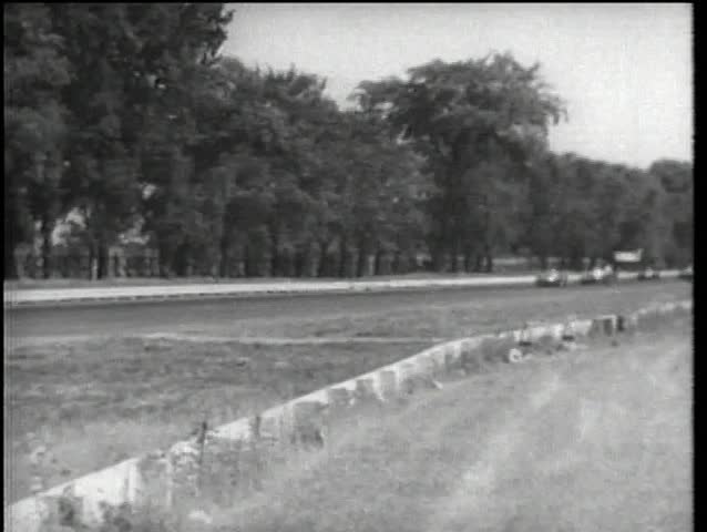 Race car takes the lead, Indianapolis 500 