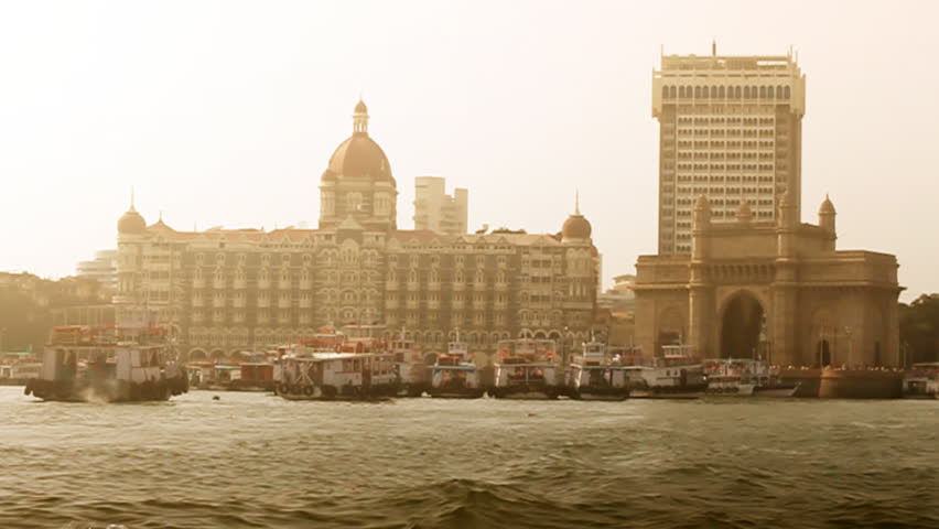 Boat ride leaving Mumbai's Gateway of India and Taj Mahal Hotel