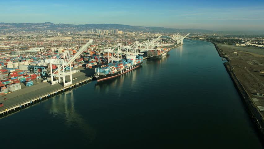 Aerial view of container ships and lifting cranes, Port of Oakland, San Francisco, California, North America, USA