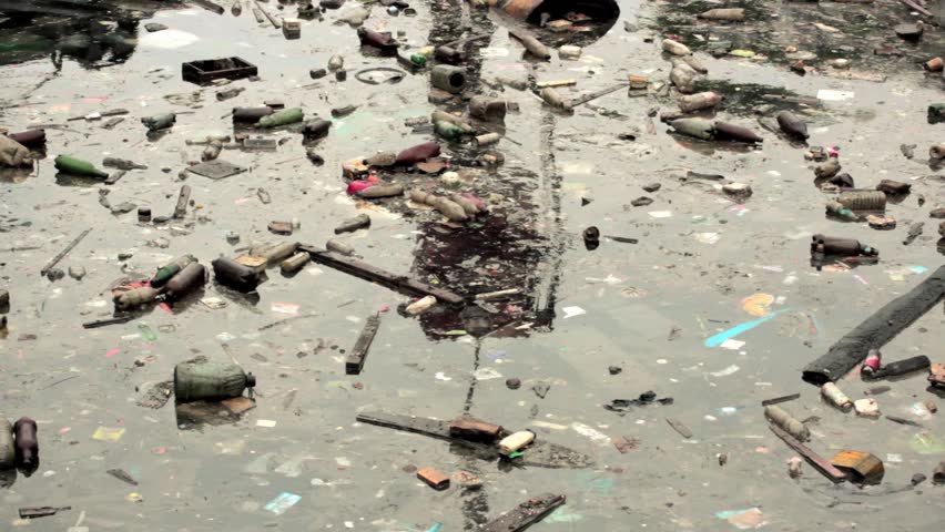 A large amount of trash polluting our waters