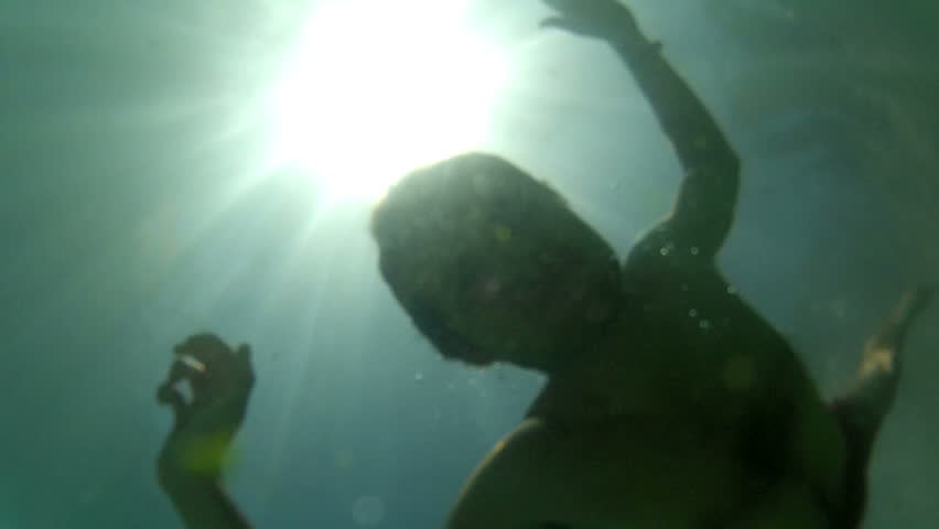 Man underwater, going back to the surface.
720p 29.97 fps. Slow motion. GoPro2 HD.