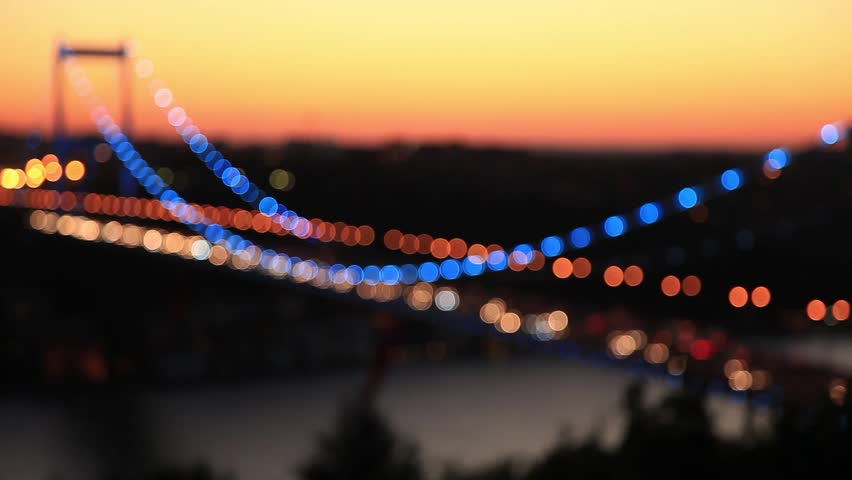 de focus traffic light on the bridge