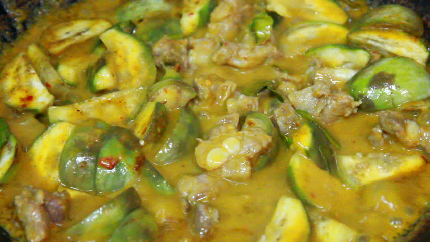 thai green curry boil in pot