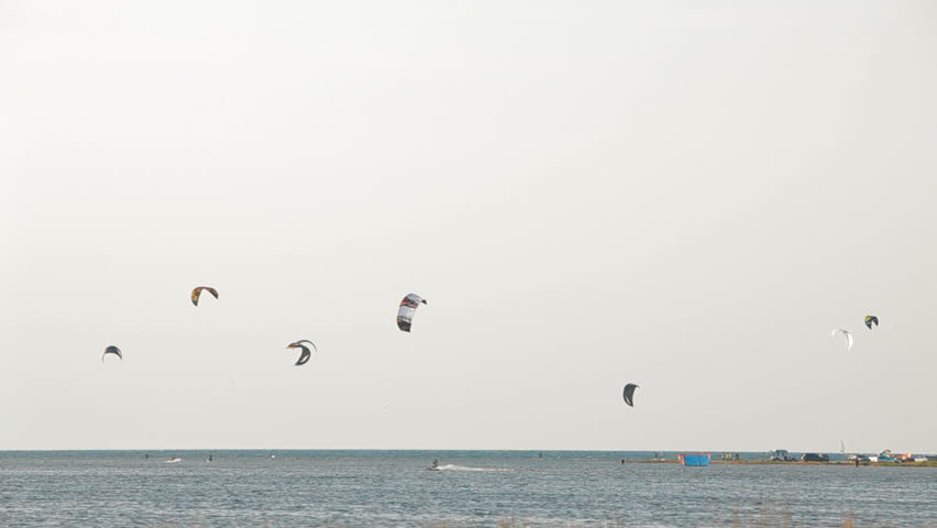 People sailing in the sky on paragliders.