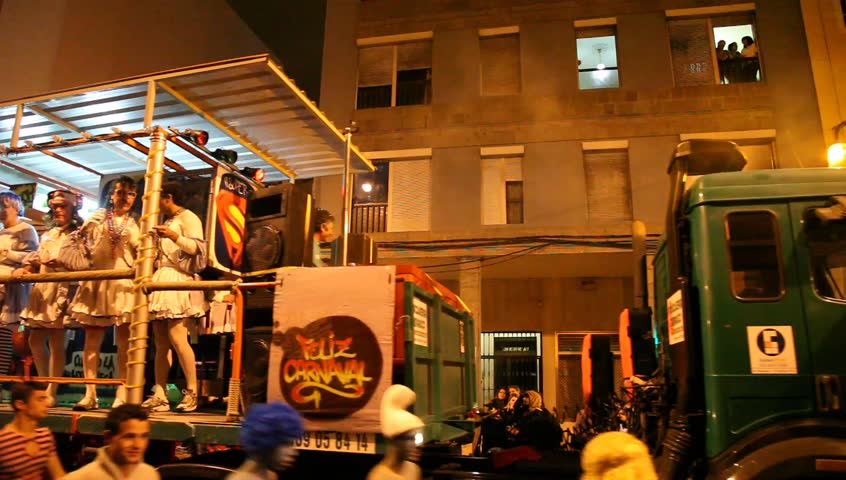 LAS PALMAS DE GRAN CANARIA, SPAIN - FEBRUARY 18: 200,000 masked revelers and a hundred or so festooned cars and floats in the Grande Parade (Gran Cabalgata ) of the Carnival February 18, 2012, Spain 