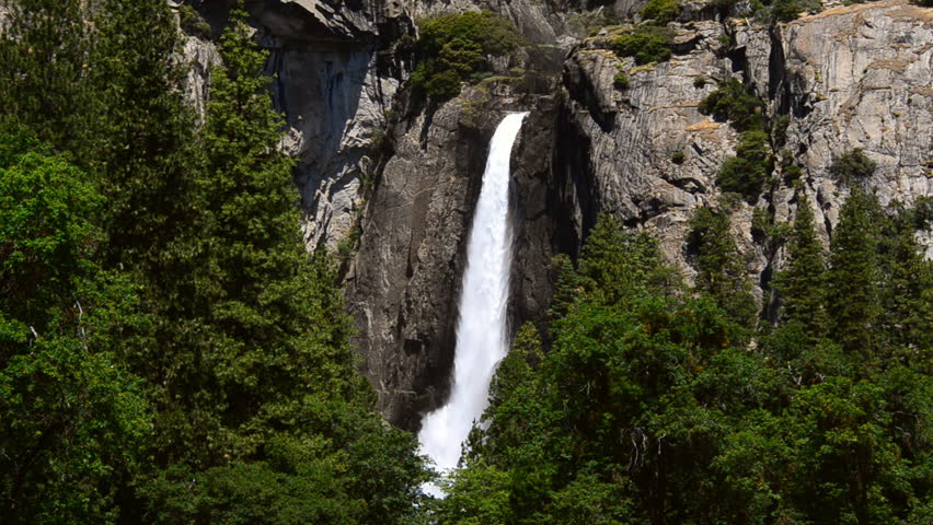 Lower Yosemite falls in full glory in sprint time.