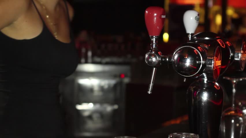 Pouring draft beer