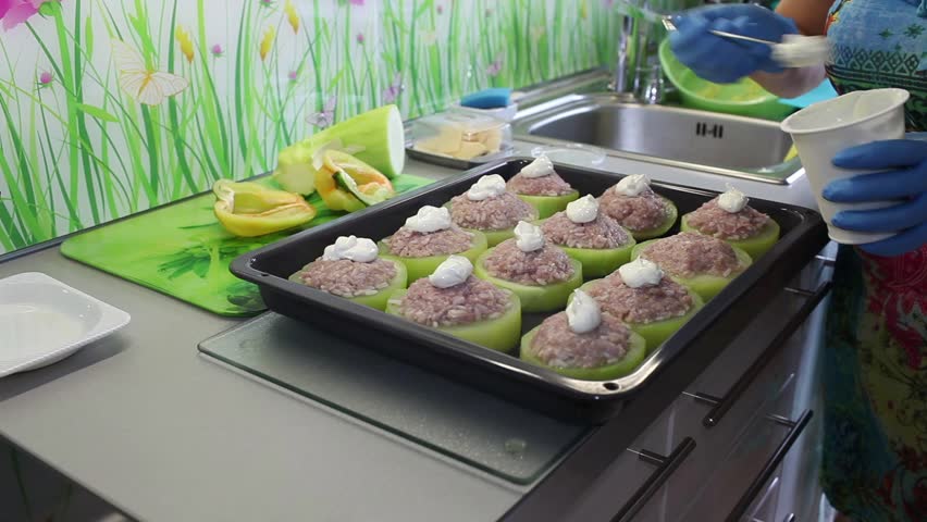 stuffed zucchini recipe of preparation. sequence.