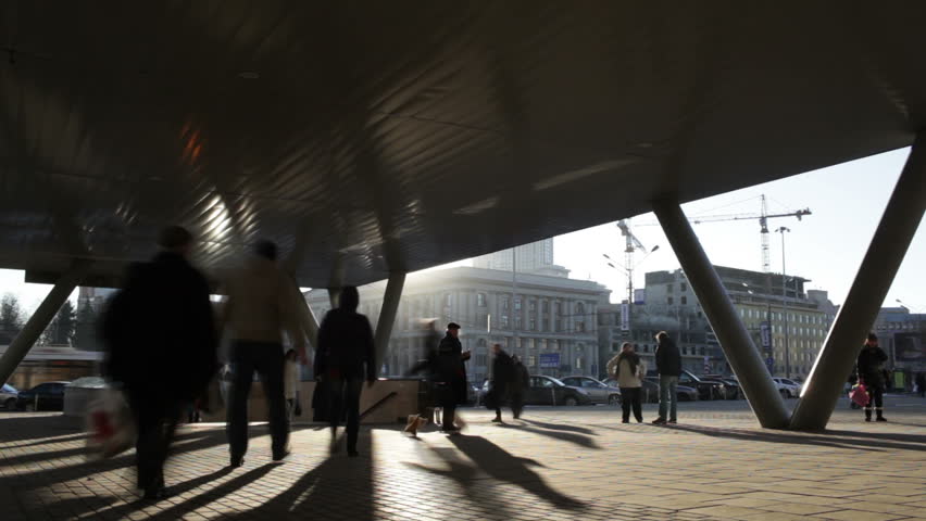 People hurry in the city. Time lapse.