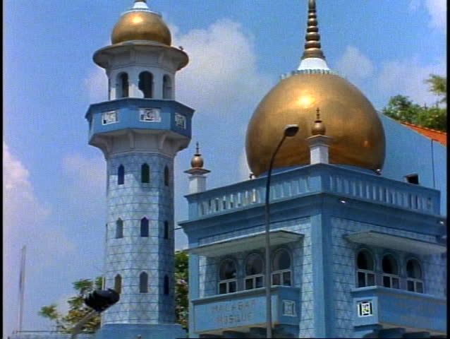 Singapore Blue Mosque, medium close up minaret, tilt up