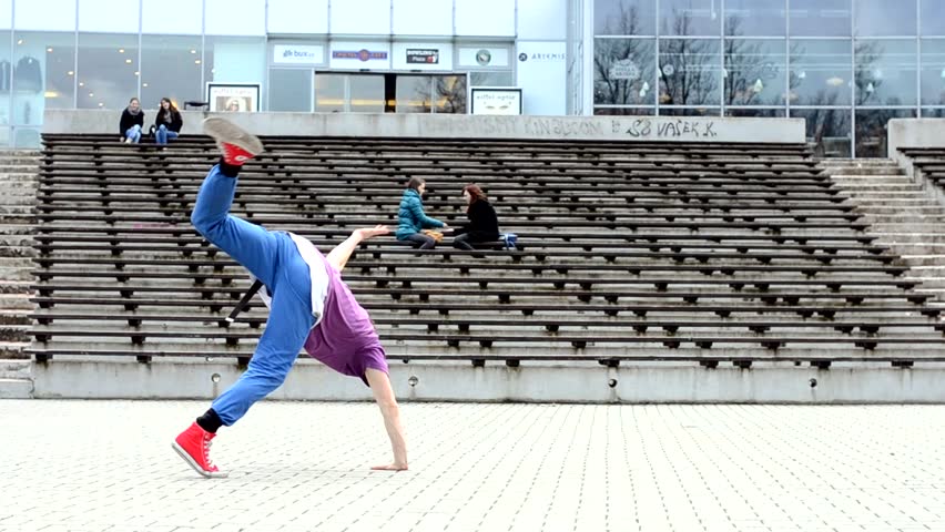Breakdancer in the streets