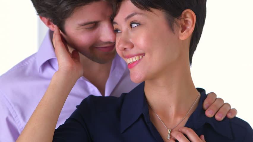 Sweet boyfriend surprises woman with necklace