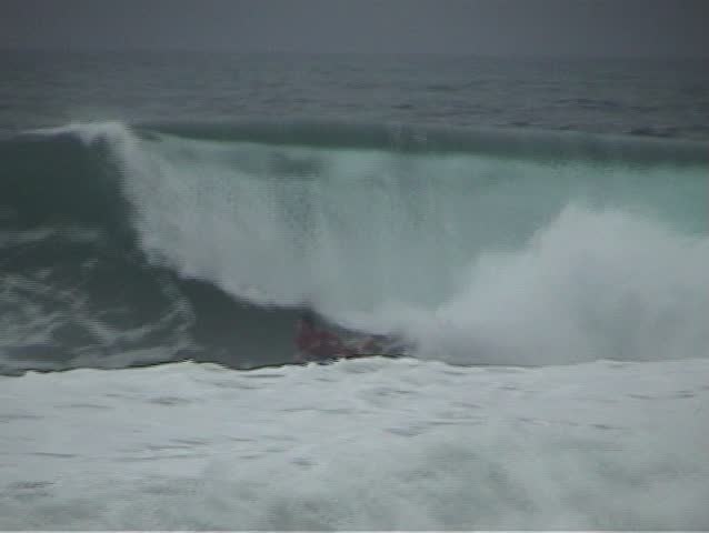 Body Boarder suffers bad "wipe out" (Puerto Escondido, Mexico) - sound, DV 4:3, Sony TRV 480 E.