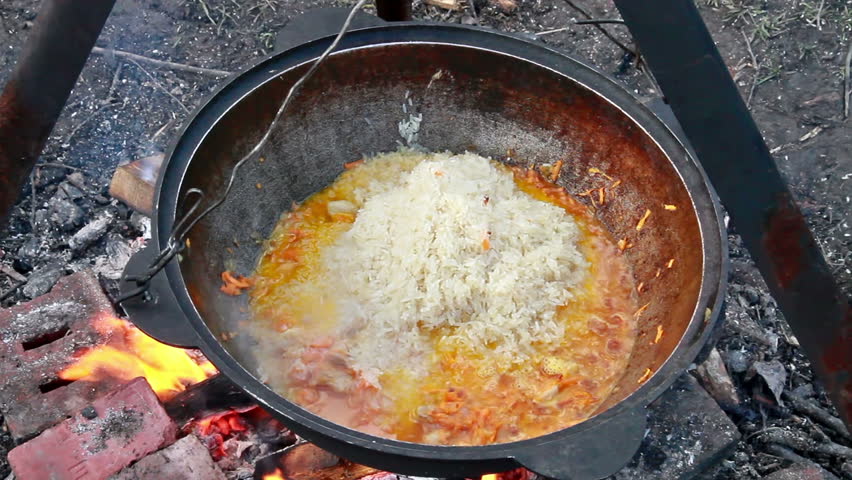 Cooking pilaf. Flatten rice 