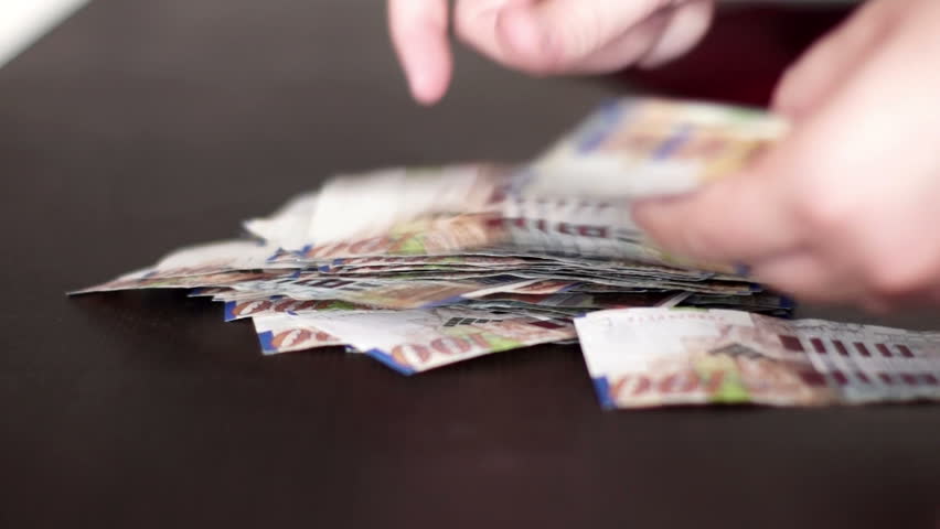 Counting Israeli money