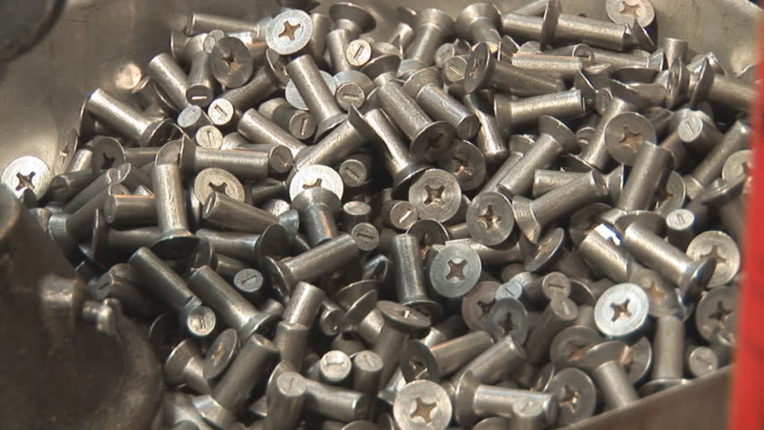 choosing the right tap screw from the metal basket 
