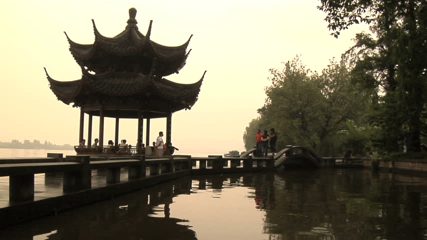 HANG ZHOU - MAY 22: Tourists  visit Xi Hu Lake on May 22, 2009 in Hang Zhou, China.
