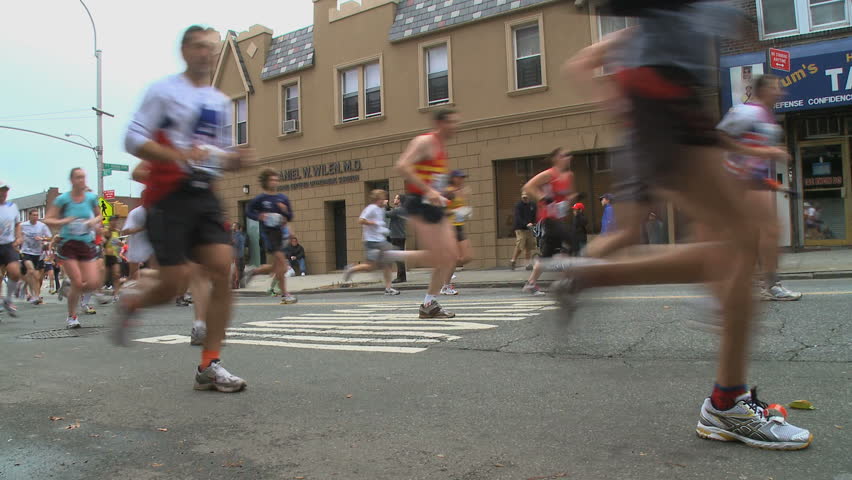 NEW YORK CITY - NOVEMBER 1: Contestants continue their run in the 2009 New York Marathon.