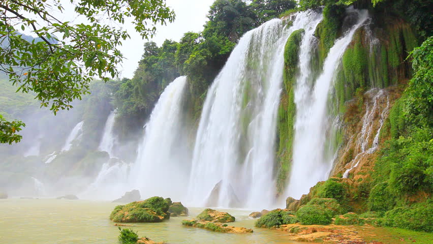 Banyue or Ban Gioc waterfall along Vietnamese and Chinese board.