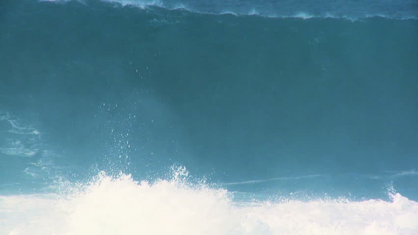 Giant breaking tube surf waves driven by high winds 60 FPS