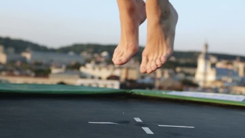 Springen nackt trampolin Gelöst: Trampolin