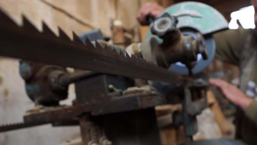 Header of whipsaw