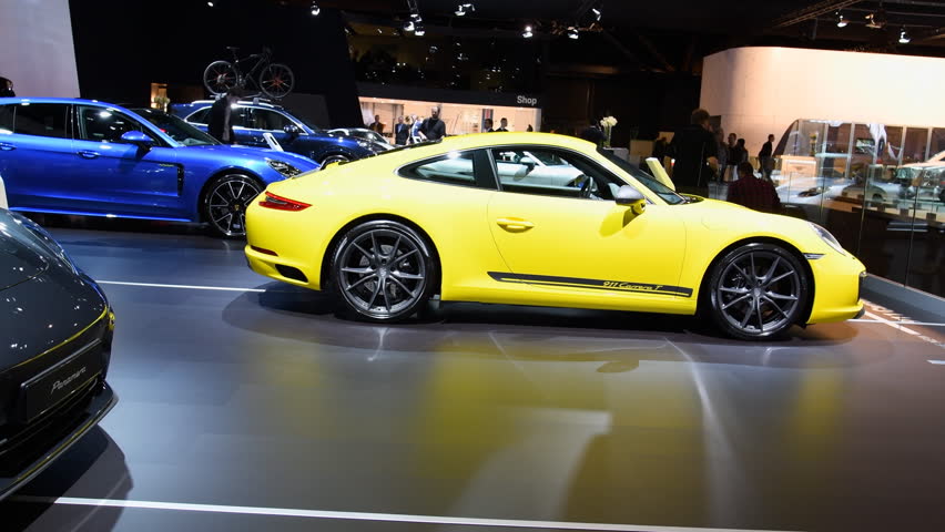 4k00 09porsche 911 Carrera T Sports Car And Porsche Panamera 4