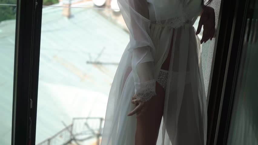 foto-v-trusikah-u-dveri-massazhe