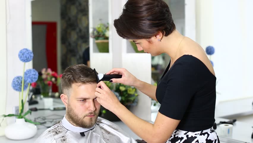 Hd00 17the Young Man At The Hairdresser Salon Hairstyle Make Model