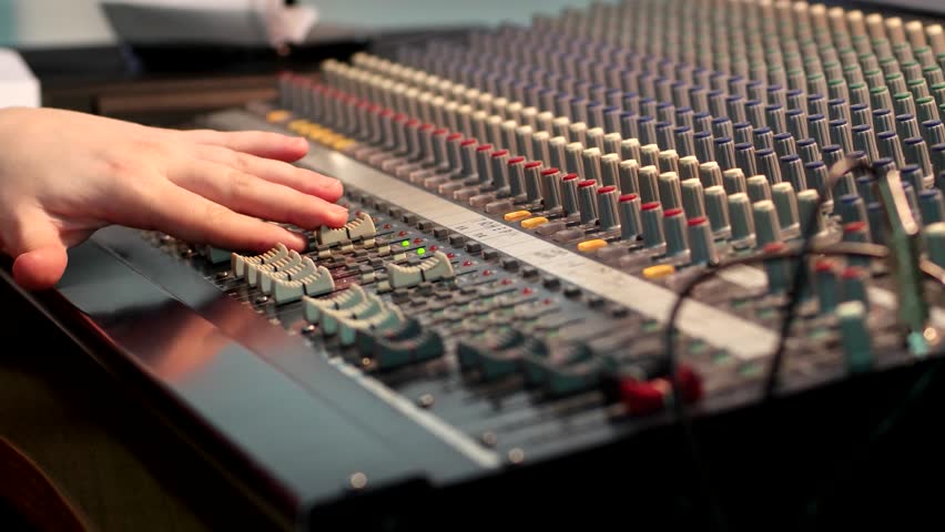 Stockvideo-Clip von control audio with moving faders and regulators ...