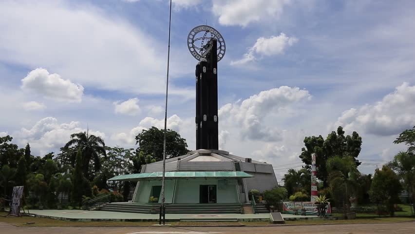 Equator Line And Equatorial Obelisk In Pontianak,West Kalimantan ...