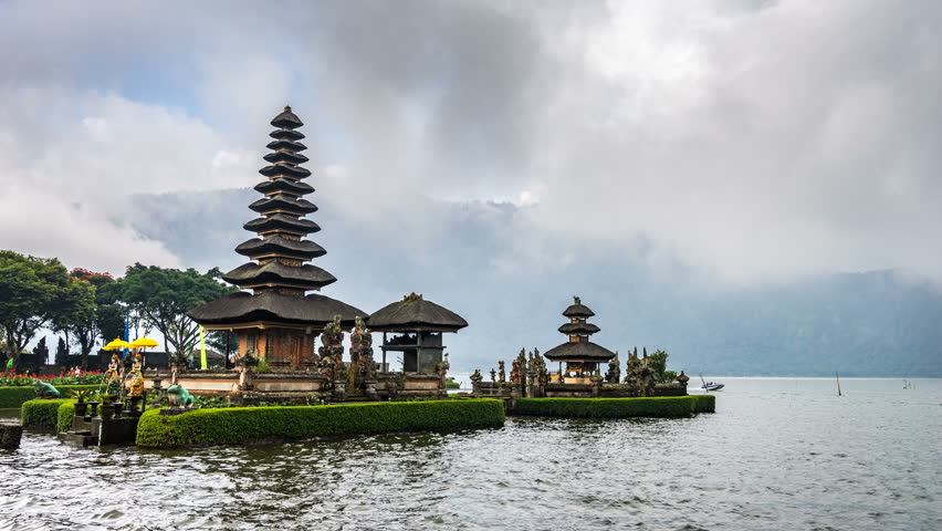  4K  Hyperlapse Movie Sunrise Of Pura Ulun Danu Bratan 