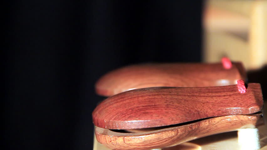 Header of castanets