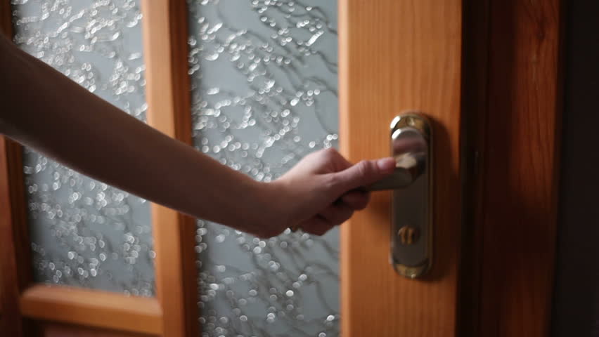 Woman Hand Opening Wooden Door Stockvideos Filmmaterial 100 Lizenzfrei 20460748 Shutterstock