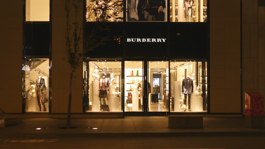 Burberry, Online Shop