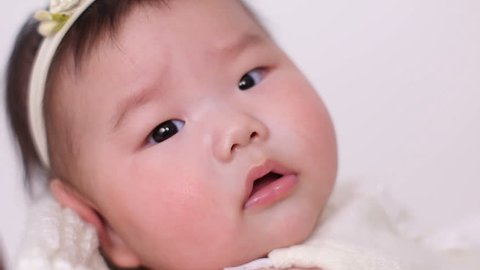 Little Asian Baby Girl Lies Stockvideos Filmmaterial 100