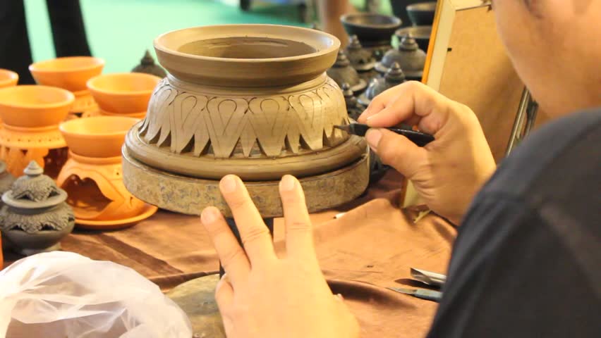 Header of earthenware