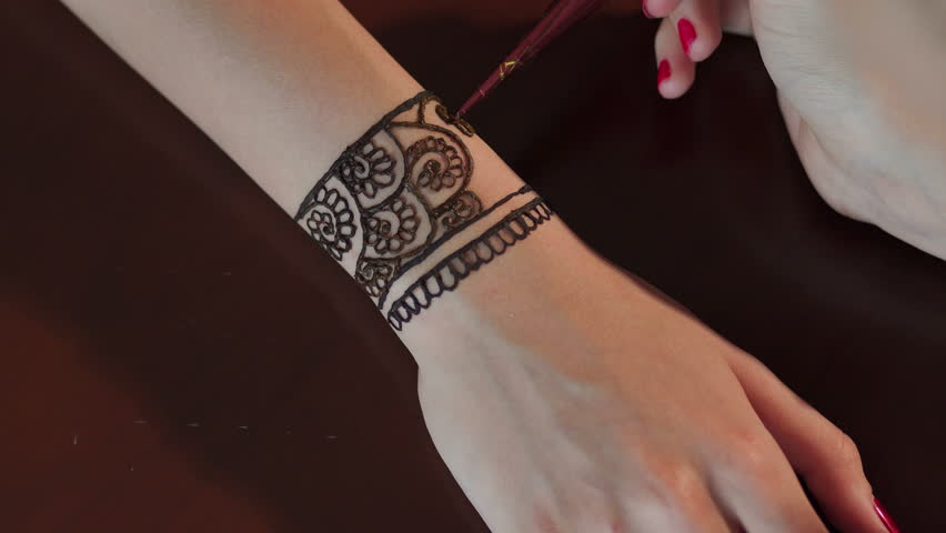 close up female u0027s hands paint mehendi on hand woman making henna close up female u0027s hands paint mehendi on hand woman making henna