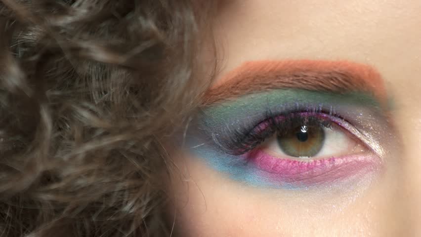 4k00 06female Eye And Hair Makeup Pink And Blue Eyeshadow