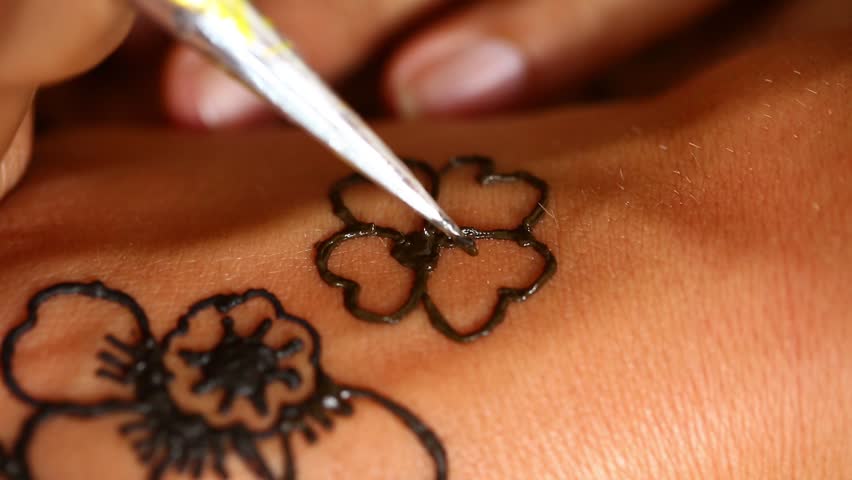 hena tattoo artist paint on hand traditional hindu symbols hena tattoo artist paint on hand traditional hindu symbols