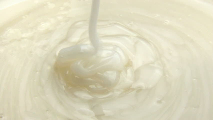 Шампунь футаж. Cream pour Liquids. Viscous Liquid in Baker.