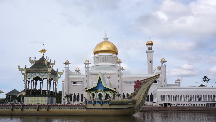 Masjid Sultan Omar Ali Saifuddin Mosque In Bandar Seri Begawan, Brunei ...