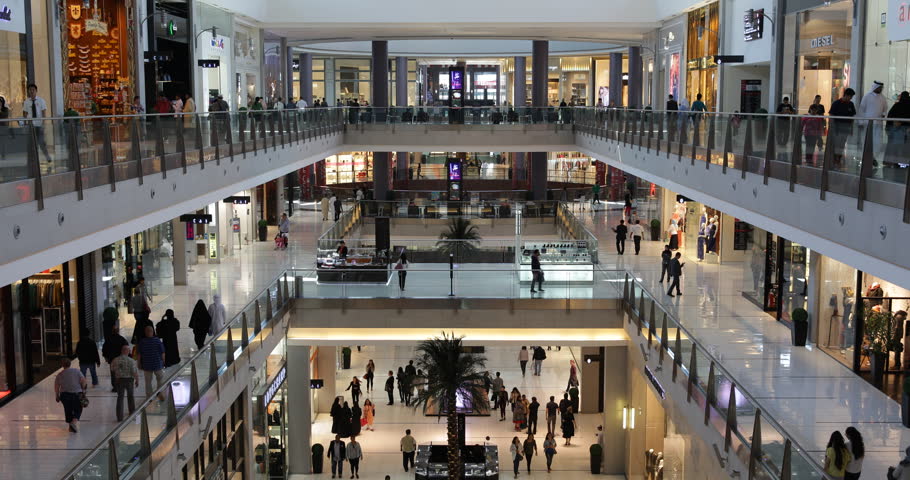 DUBAI, UNITED ARAB EMIRATES, UAE - JANUARY 20, 2014 Dubai Mall Shoppers ...